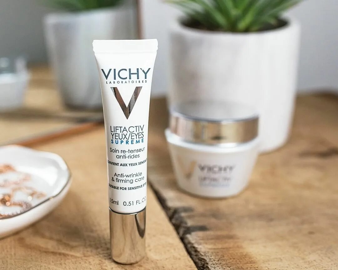 Купить крем лифтактив. Виши Лифтактив Суприм. Vichy Liftactiv Supreme Anti-Wrinkle. Vichy Liftactiv Supreme 15 ml. Крем Vichy Liftactiv вокруг глаз 15 мл.