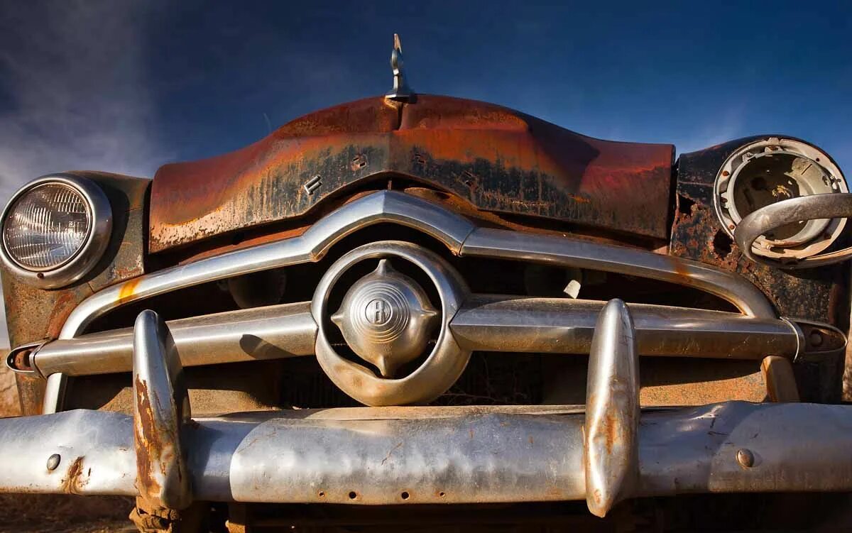 Ржавчина на мод. Заброшенные авто. Ржавые ретро автомобили. Ржавые часы. Rusted out.