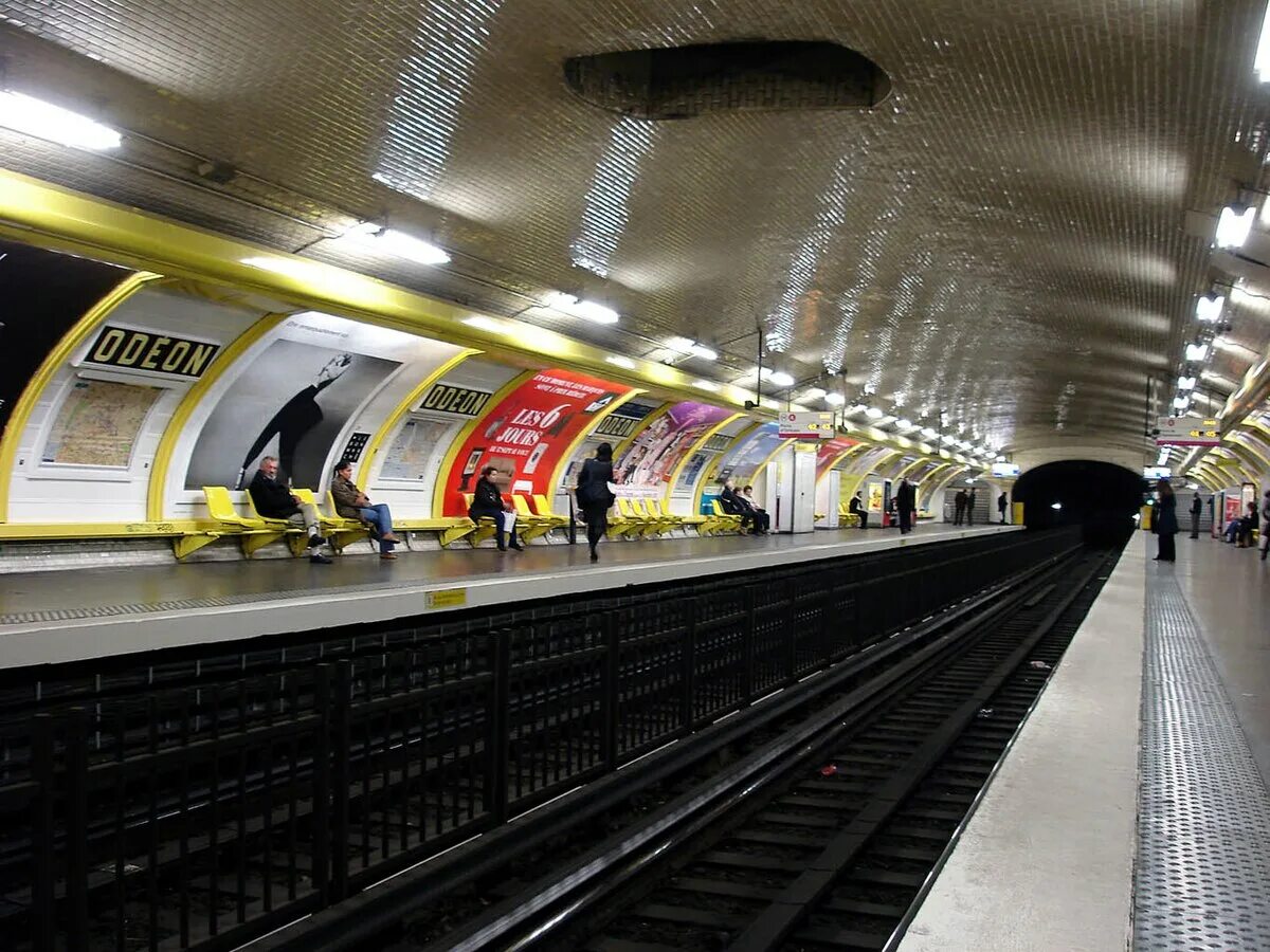 Метро Парижа. Одеон (станция метро). Станции метро Парижа. Paris Metro станция.