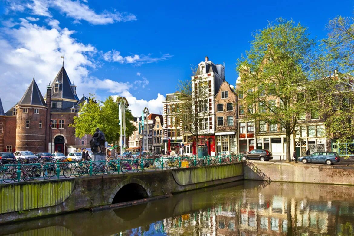 Амстердам время. Королевство Нидерланды Гаага. Голландия Амстердам. Столица королевства Нидерланды. Королевство Нидерланды достопримечательности.