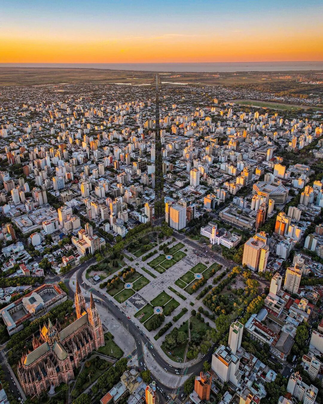 Ла-плата город в Аргентине. Город Буэнос Айрес Аргентина. Буэнос Айрес с высоты птичьего полета. Город Формоса Аргентина. Rio la plata