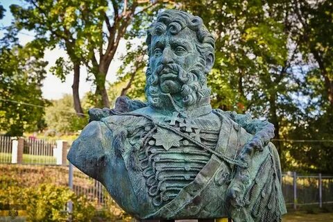 Стоит якова