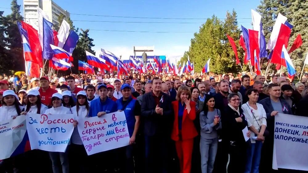 Референдум присоединение луганской и донецкой республик. Референдум в донецке 2014. Референдум в донецке. Референдум в луганске 2014. Донецкая и луганская референдум.