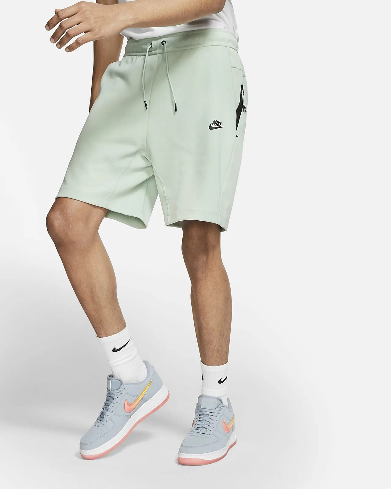 Шорты tech fleece. Шорты nike tech fleece. nike sportswear tech fleece шорты. шорты nike tech fleece 2025. шорты найк теч флис.