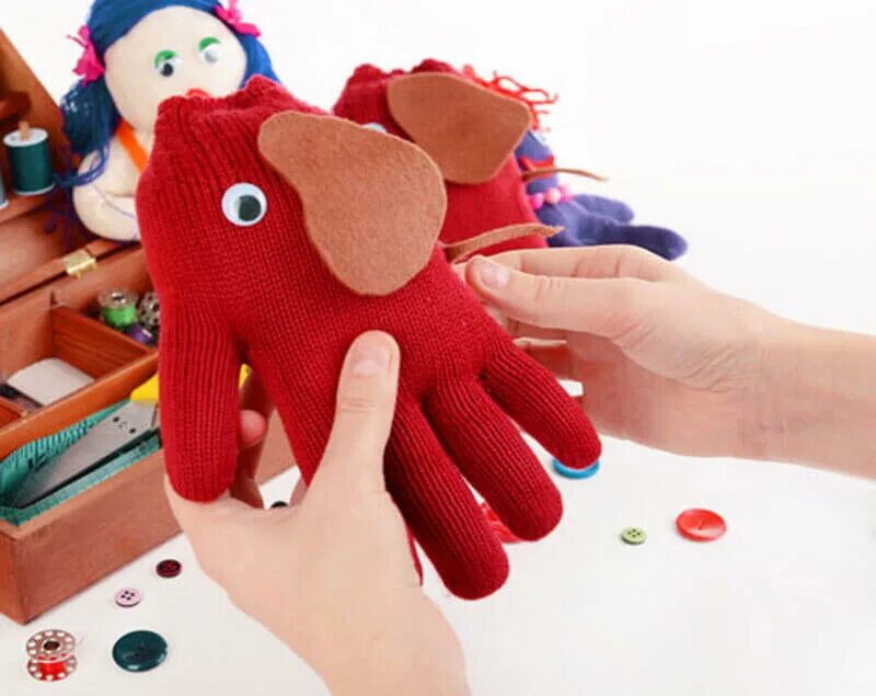Игрушка попиплейтайм 3. Слоник из перчатки. Слон из перчаток. Игрушка перчатка слон. Игрушки из перчаток своими руками.
