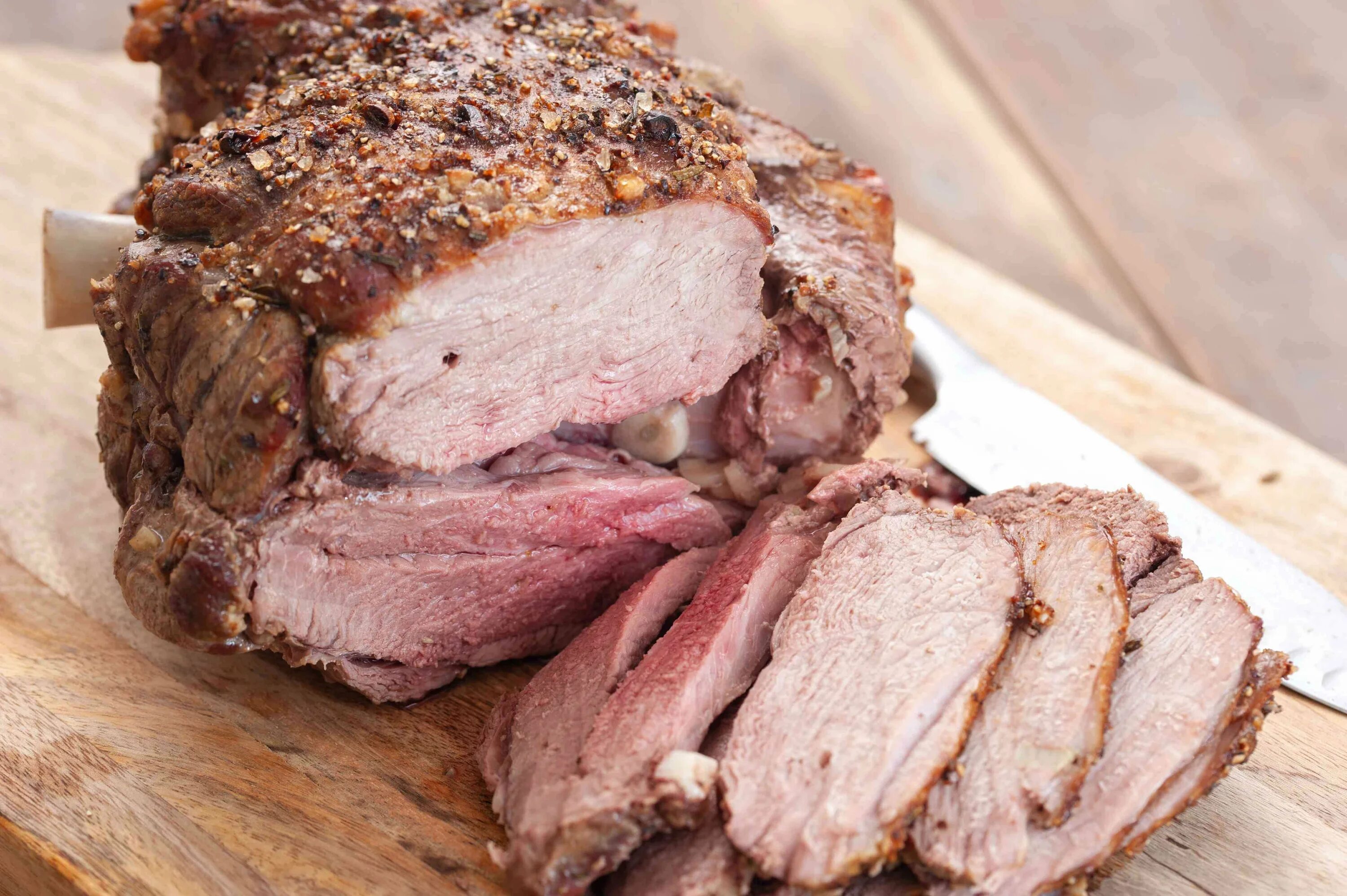 Баранья корейка запеченная. Шашлык баранина корейка. Жаркое баранина. Баранина на сковороде. Сколько жарить ягненка.