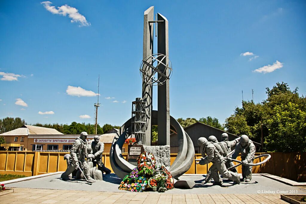 могилы ликвидаторов чаэс чернобыль. памятник ликвидаторам чернобыльской аэс припять. герои чернобыля презентация. герои советского союза ликвидаторы аварии на чернобыльской аэс. герои чернобыльской аварии.