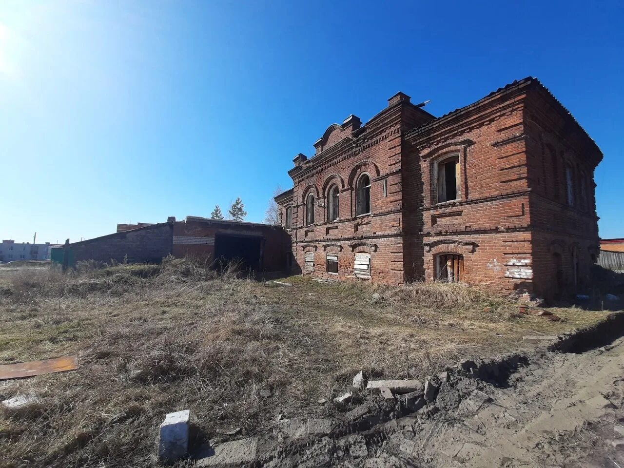 Каменский суд свердловская область. Кисловское Свердловская область. Здание земской школы Екатеринбург. Село Кисловское Каменского района. Кирпичные земские школы.