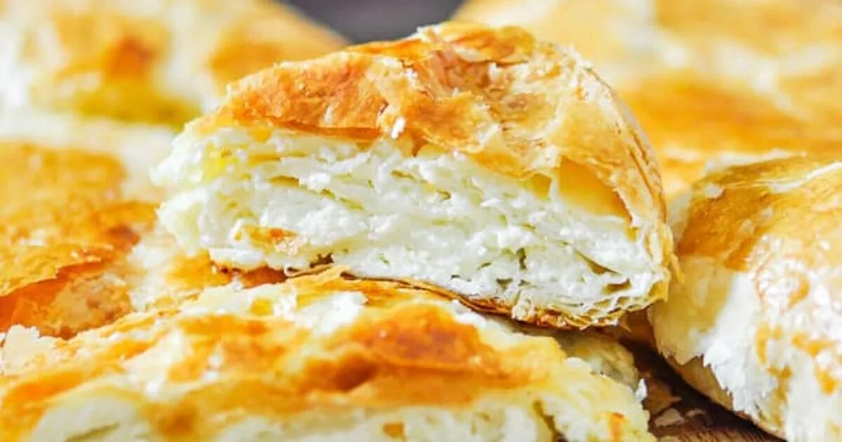 Рецепт молдавской плацинды с творогом. Молдавская кухня плацинды с творогом. Молдавский пирог плацинда. Молдавская кухня вертута. Плацинды с зеленью молдавские.