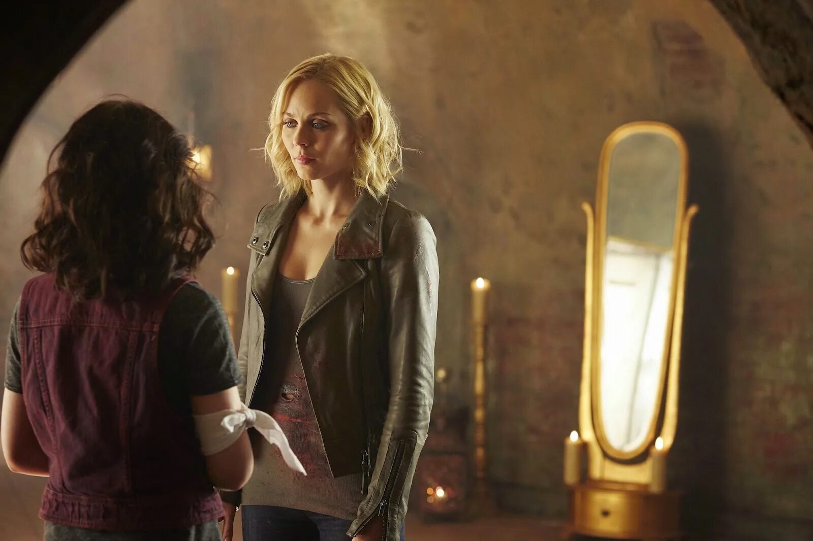 Bitten 2. Сериал укушенная / bitten. Укушенная сериал 2014–2016. Bitten 2. Укушенная сериал 2014–2016.