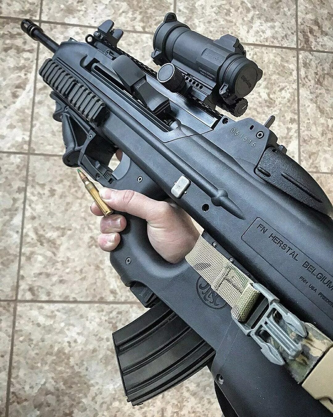 Элитный kriss super v. Стрелковое оружие. Фн 2000 автомат. Weapons f. Штурмовая винтовка фамас.