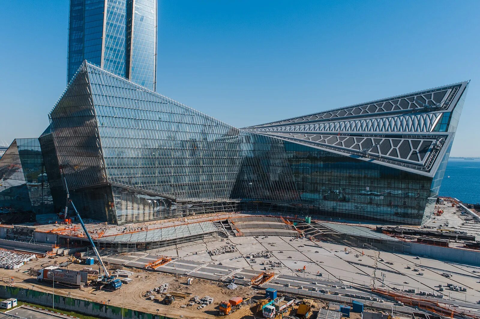 Лахта центр 2025. Башня лахта центр санкт-петербург ресторан. лахта центр майнкрафт. питер высокое стеклянное здание. лахта центр главный холл.
