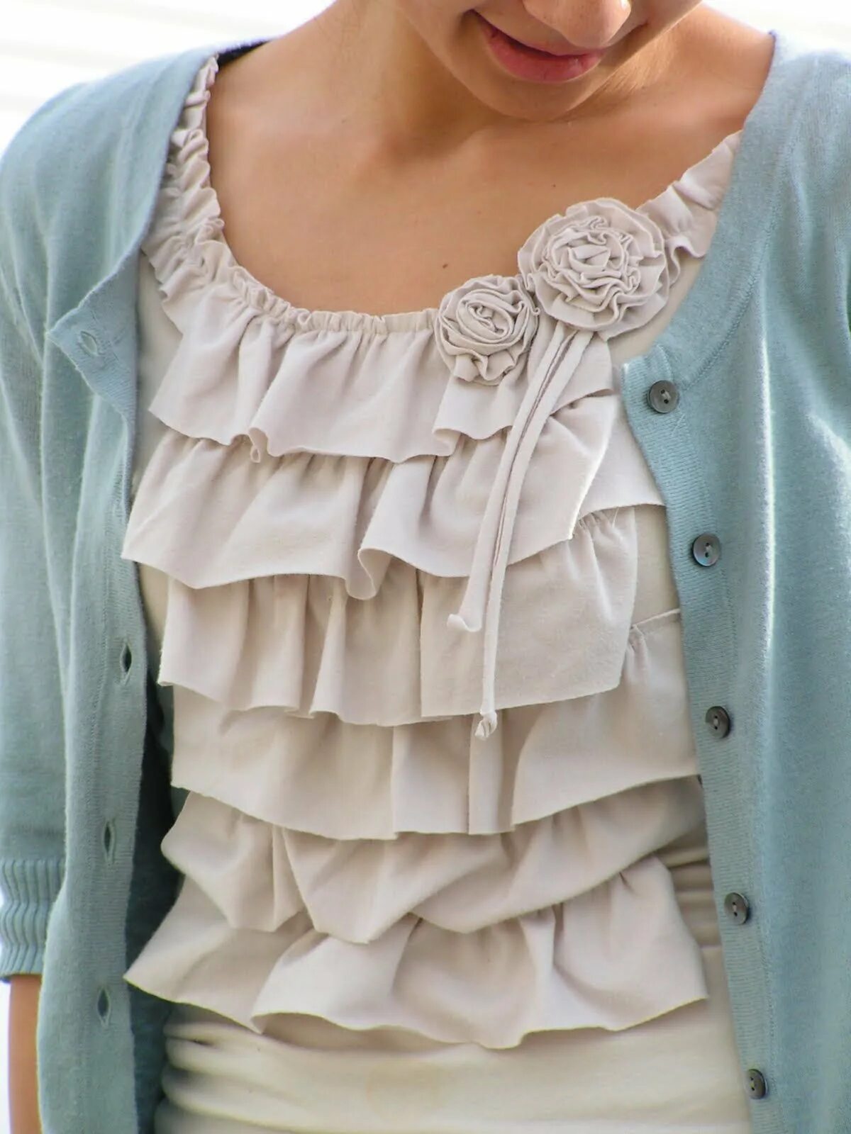 Дизайнерские переделки одежды. Переделка платья. Переделка одежды. Интересная одежда для женщин. Модная переделка одежды.