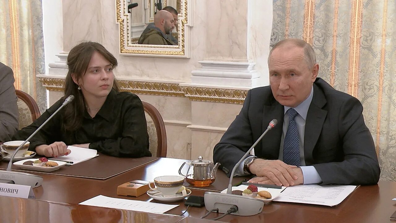 Встреча с военным корреспондентом. Семён пегов журналист. Встреча с военным корреспондентом. Художественный музей. Семён пегов журналист.