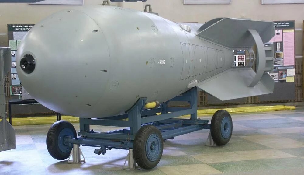 Первая водородная бомба РДС-6с. РДС 37 водородная бомба. Водородная бомба РДС-6. Корпус бомбы РДС-6с. Создание первой водородной бомбы