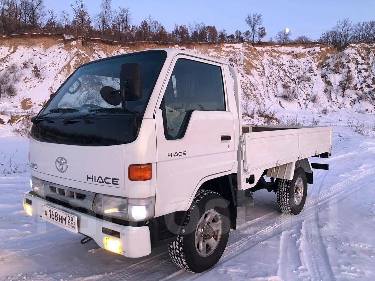 Грузовики 4вд приморский край. Тойота Хайс грузовик 4вд. Тойота Дюна 4 ВД. Nissan Atlas 4wd двухкабинник. Toyota Hiace 4wd грузовик.