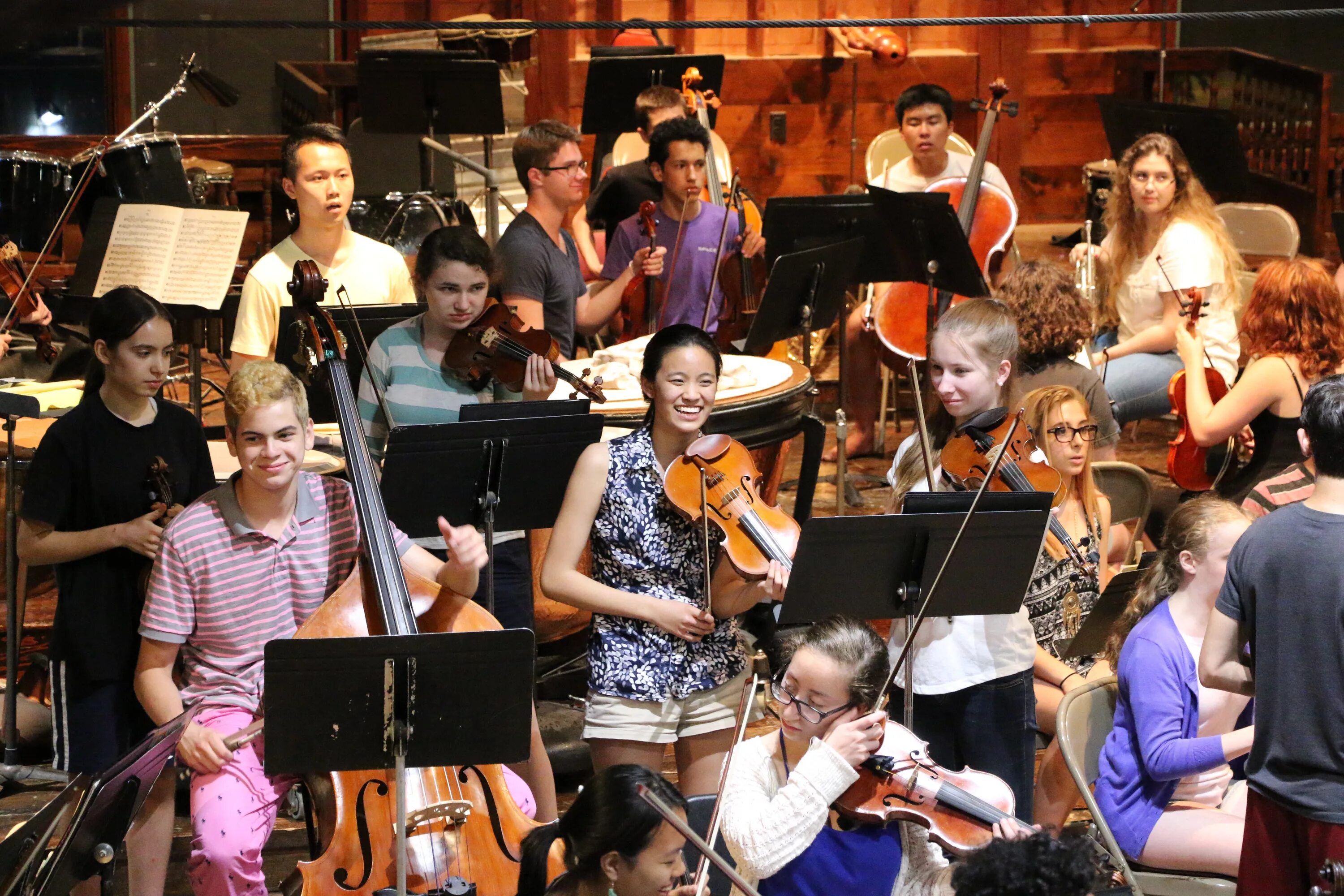 квартет струнных инструментов франция. A music programme is. A music programme is. американское музыкальное шоу. Music programme.