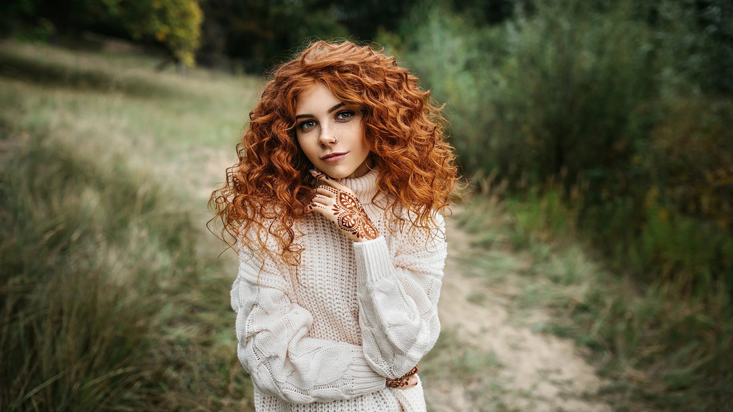 Кудряшка белая рубашка