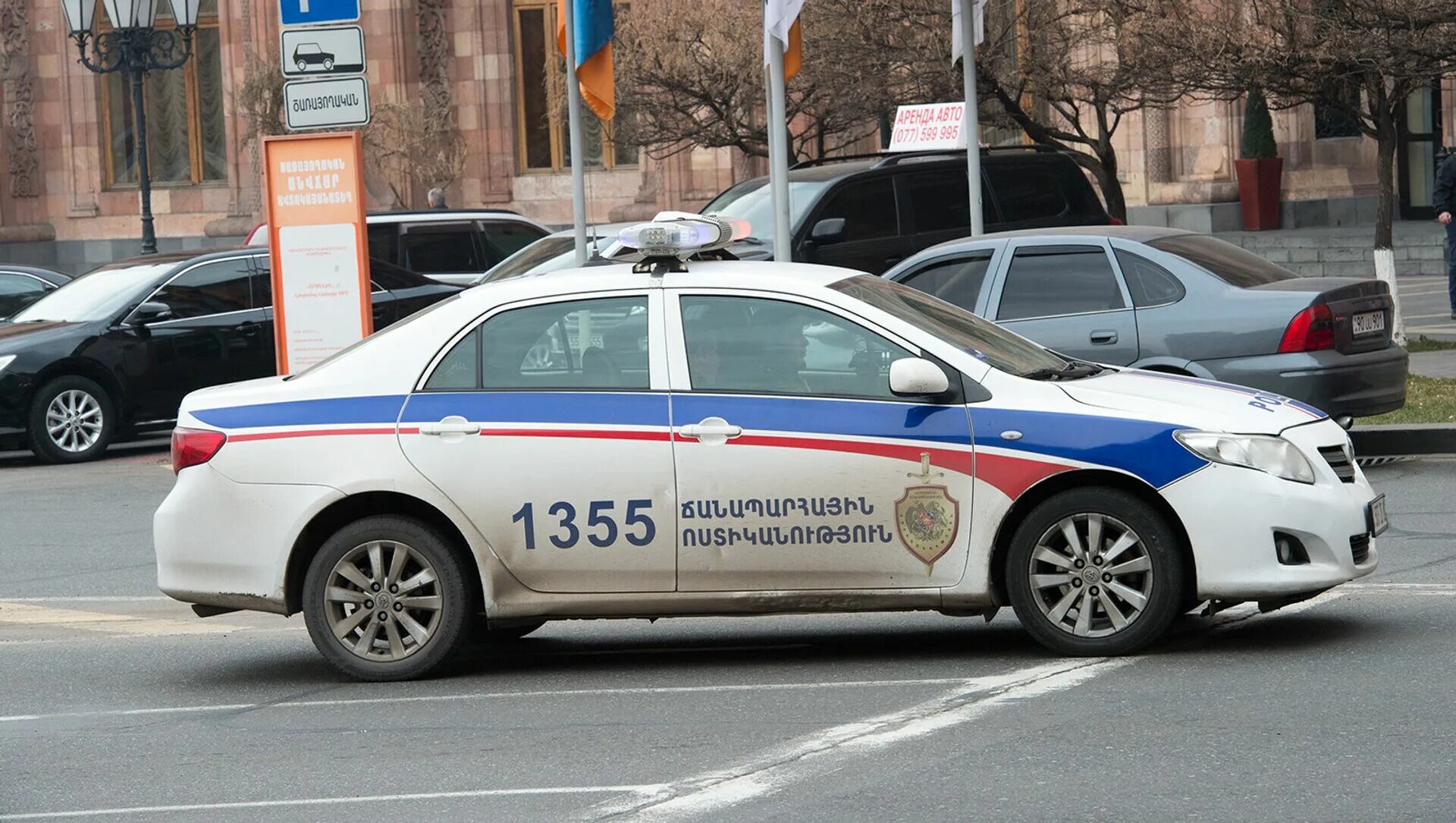 Гаи ереван. Полицейские машины в Армении. Полиция Армении машины. ДПС Армении. Полиция в Армении их машины.