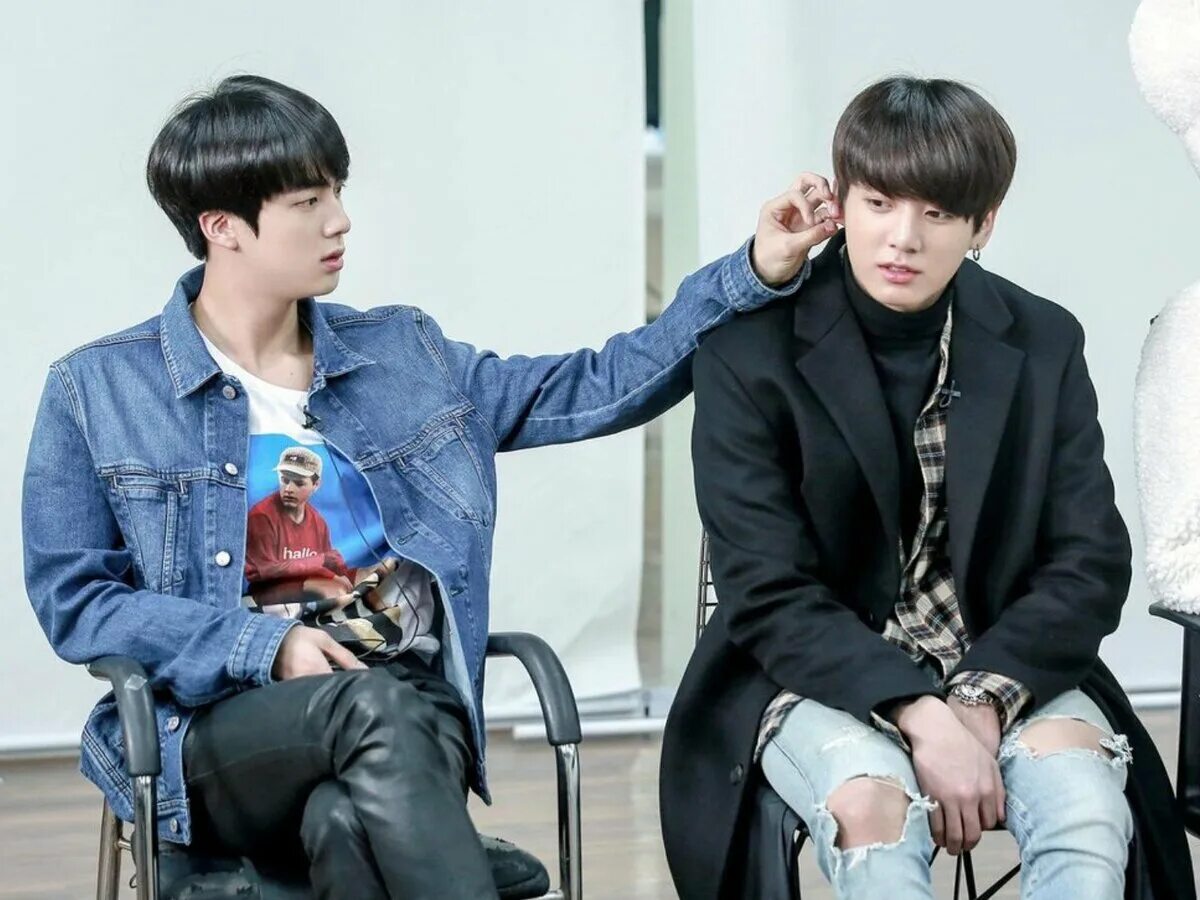 Отношения чон чонгук. ДЖИНГУКИ БТС. BTS Jin and Jungkook. Джин и Чонгук 2013. Джин Чонгук и Тэхен.