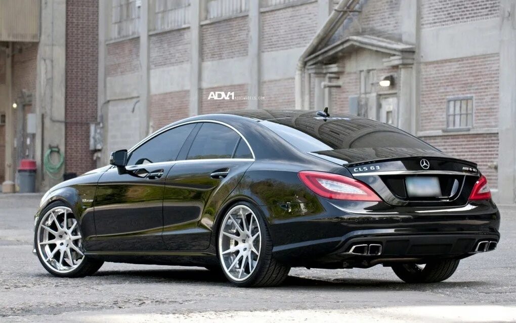 Купить мерседес цлс. Мерседес ЦЛС 63 АМГ. CLS 63 AMG. Mercedes Benz CLS 63. Мерседес банан CLS 63 AMG.