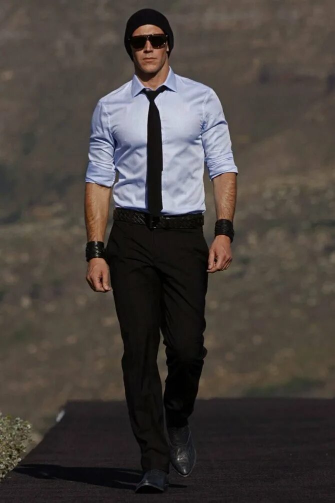 Белая рубашка черные брюки. Брюки рубашка галстук. Рубашка и брюки мужские. Парень в рубашке с галстуком. Брюки рубашка галстук.