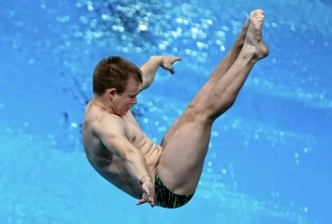 Выступление прыгунов в воду