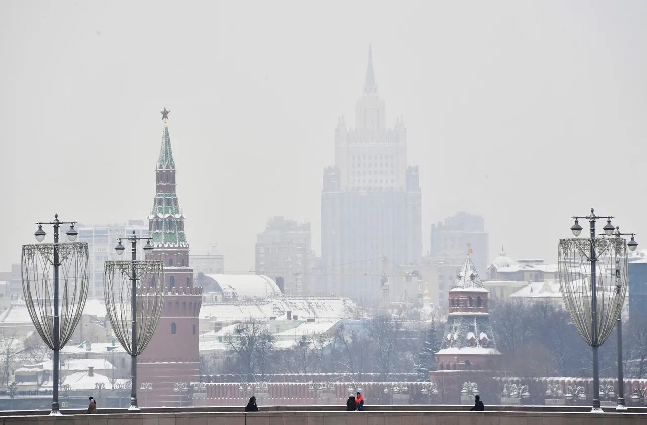 Заморозки в Москве. Зимний город. Москва. Зима в России. Воздух в москве 2020