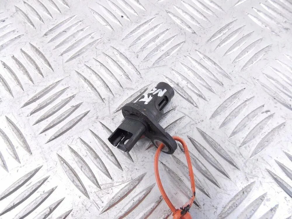 Разъем датчик коленвала на м52. Датчик положения коленвала бмв е39 м52. Штекер датчика коленвала бмв 5 е60. Датчик коленвала на бмв 5. Датчик коленвала bmw e39 m52.