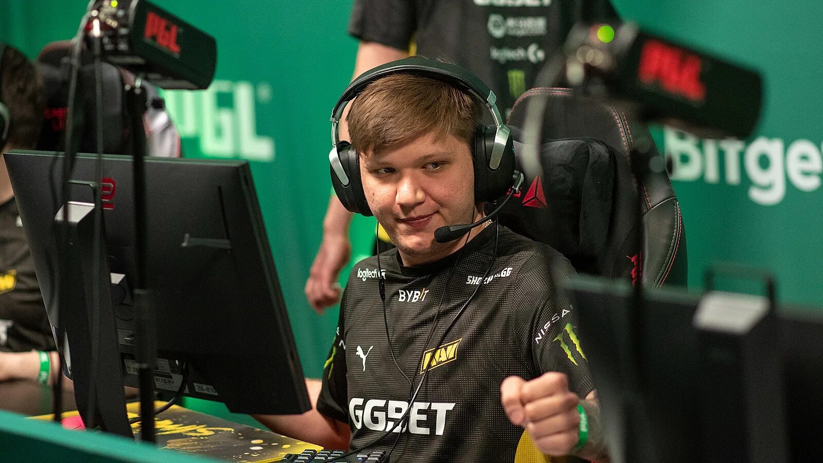 Симпл 2022 кс го. В какой команде играет симпл 2024. S1mple navi 2023. S1mple 2015. Симпл киберспортсмен 2023.