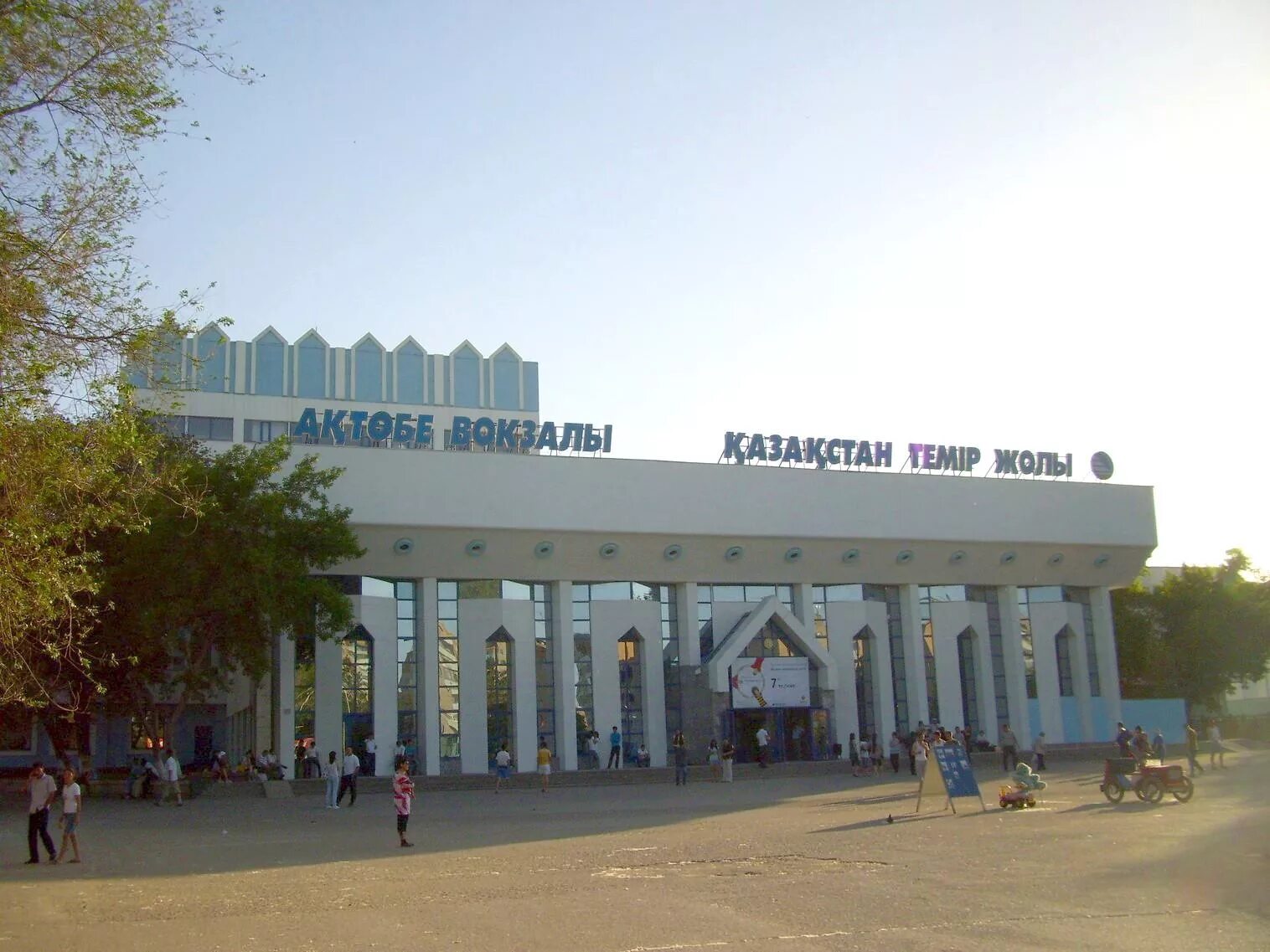 Автовокзал актобе. Актобе Казахстан город Кандыагаш. Кандыагаш вокзал. Алга город. Станция Алга в Казахстане.