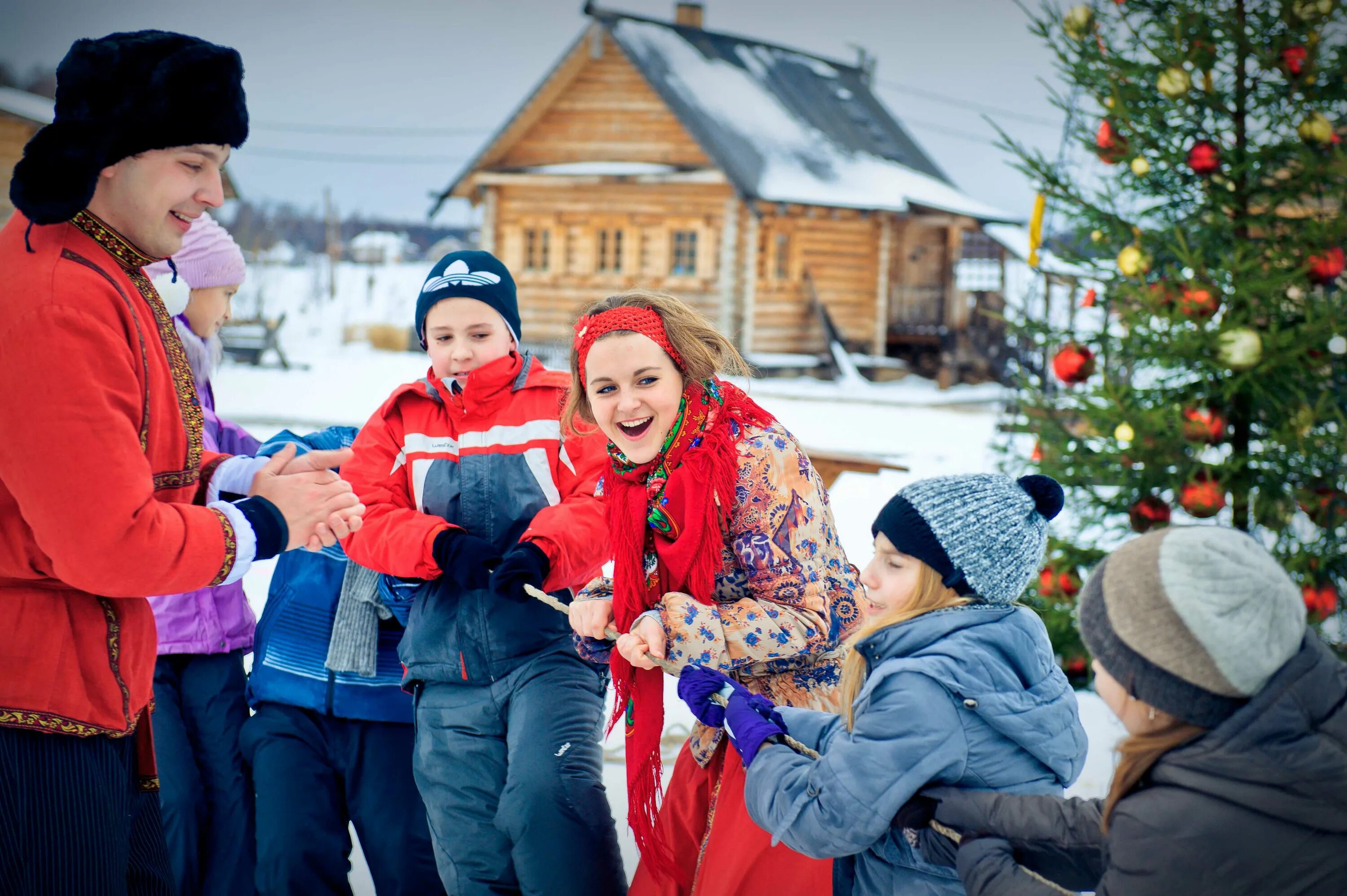 Открыли год семьи в городе. Зимние гуляния. Новогодние гуляния. Рождество семейный праздник. Новогодние экскурсии.