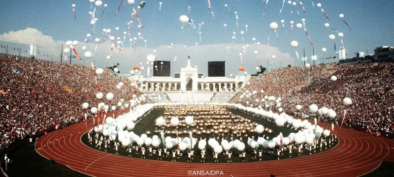 Ои 1980 лос анджелес. 1984 г олимпийские игры. Лос анджелес олимпиада 1984 открытие. Лос анджелес олимпийские игры. Олимпийские игры лос-анджелес 1984.