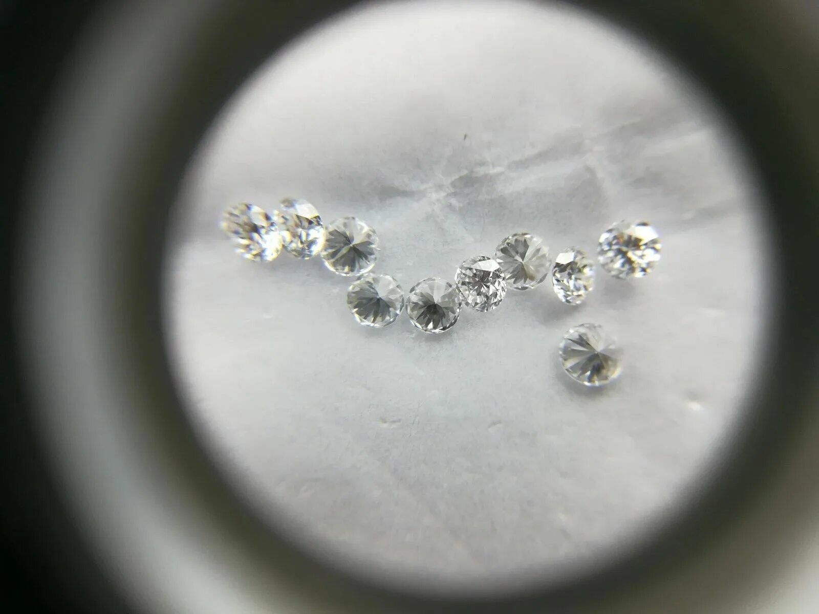 Бриллианты hpht first class diamonds. CVD/HPHT бриллианты. HPHT Diamonds 1mm sem. CVD Diamond. Бриллианты в лаборатории.