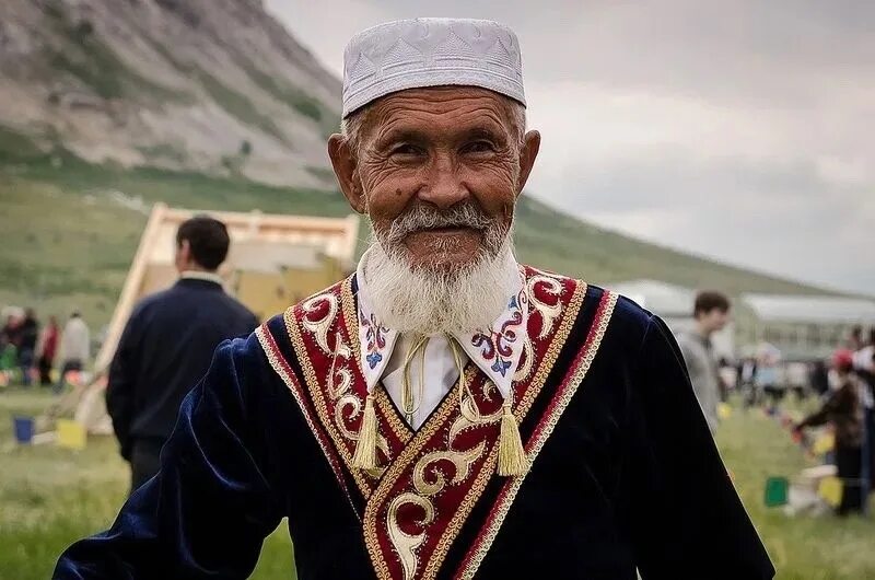 Башкиры народ картинки. Народы башкортостана башкиры. аксакал башкир. башкирский национальный костюм. башкирский народный костюм.