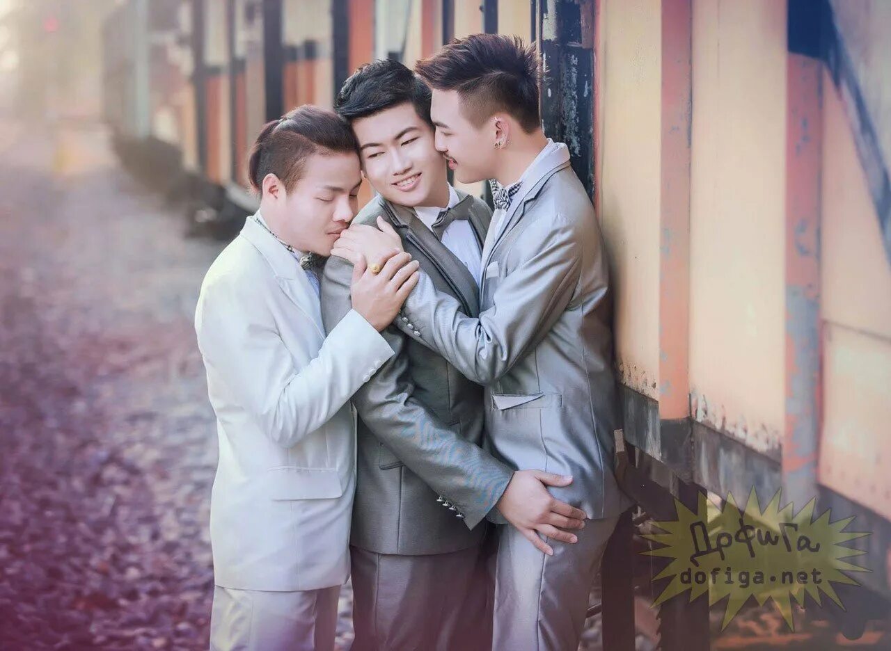 Однополая любовь. Три друга. Свадьба двух мужчин. Гомосексуальные мужчины. Трио люди