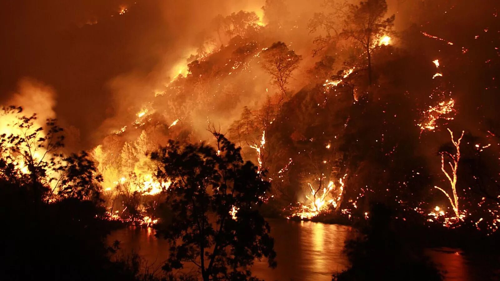 South burn. Гроза огонь озеро. Молния озеро огонь. Файр Лейк. Lake in Fire.