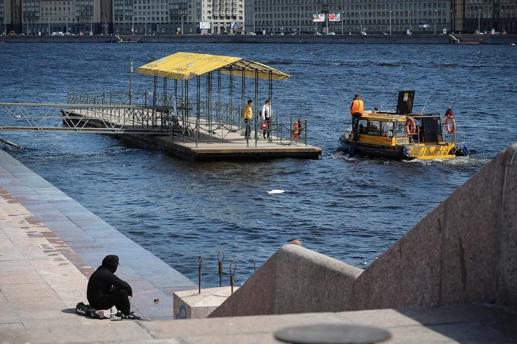 Водное такси москва. Водное такси Питер. Водное такси СПБ. Петербург водное такси. Водное такси СПБ картинка для детей.