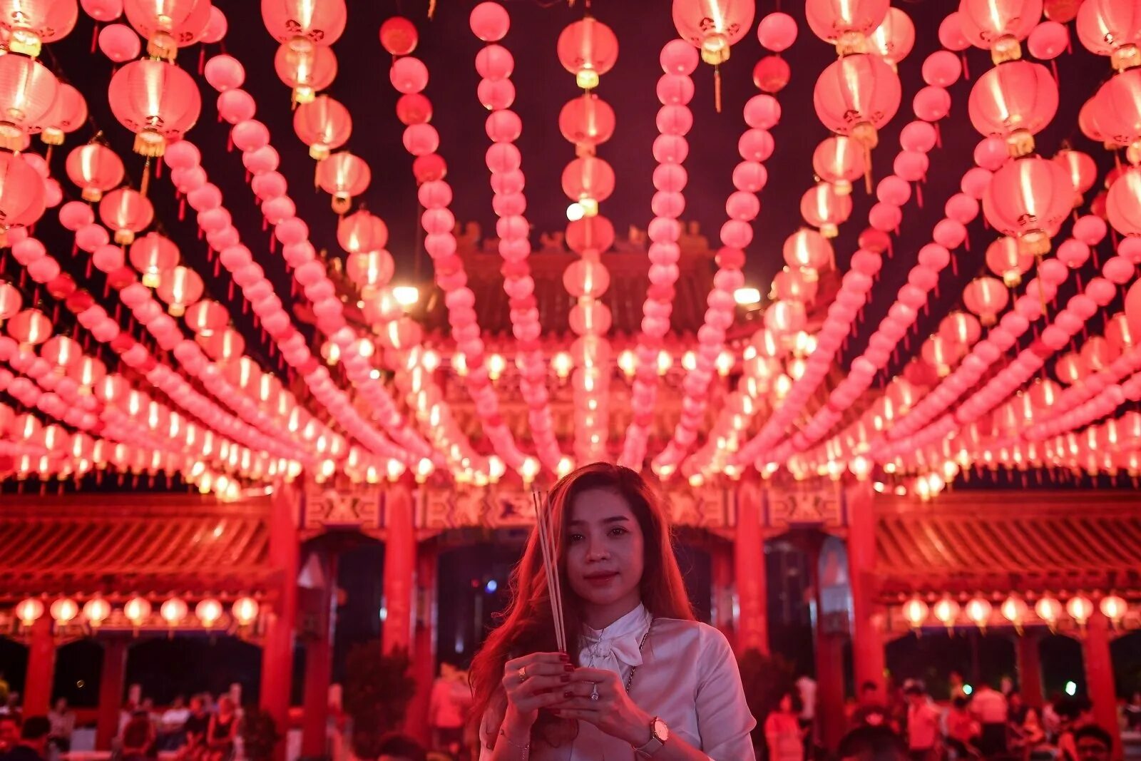 Китайский храм Тянь Хоу Куала Лумпур. Китайский новый год в Куала Лумпуре. Китайский новый год фото. Китай люди новый год. Звезды в китае новое шоу