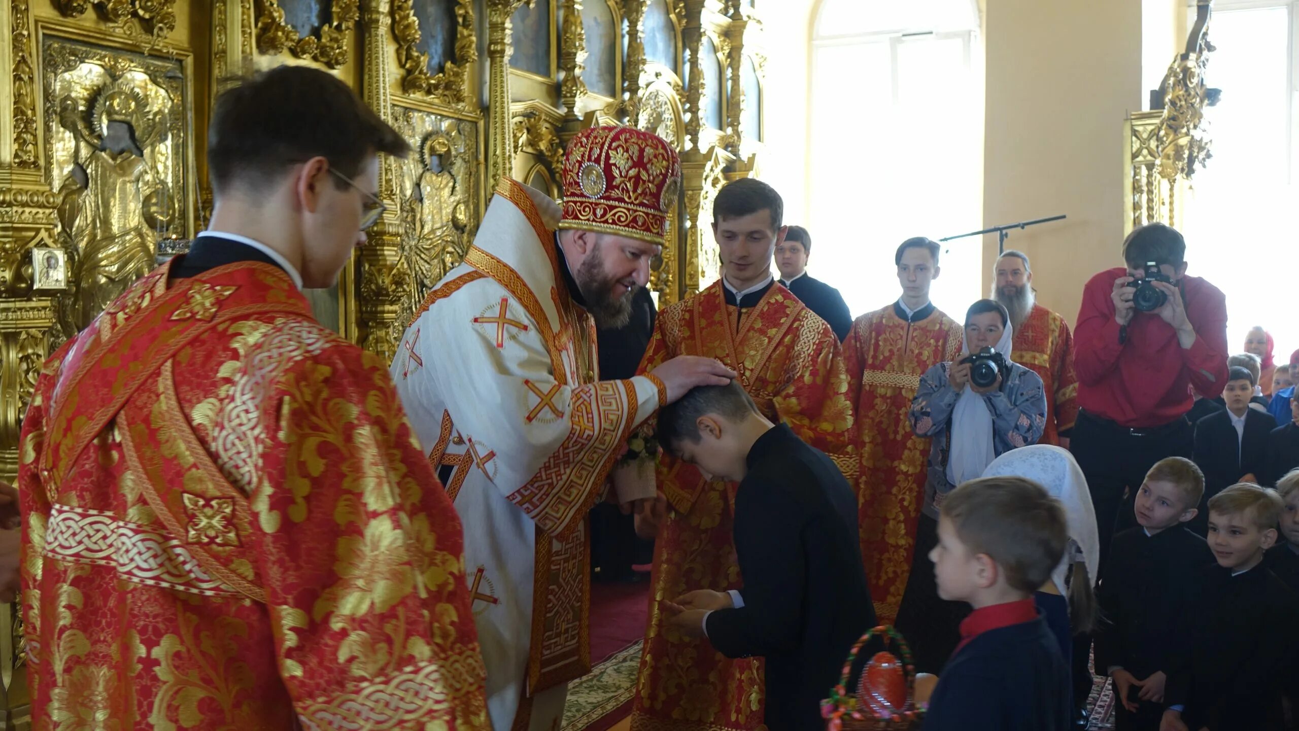 Расписание богослужений в царицыно живоносный. Храм Живоносный источник Арзамас. Церковь честь Живоносного источника Арзамас. Живоносный источник Арзамас экскурсия. Богослужение в Арзамасе.