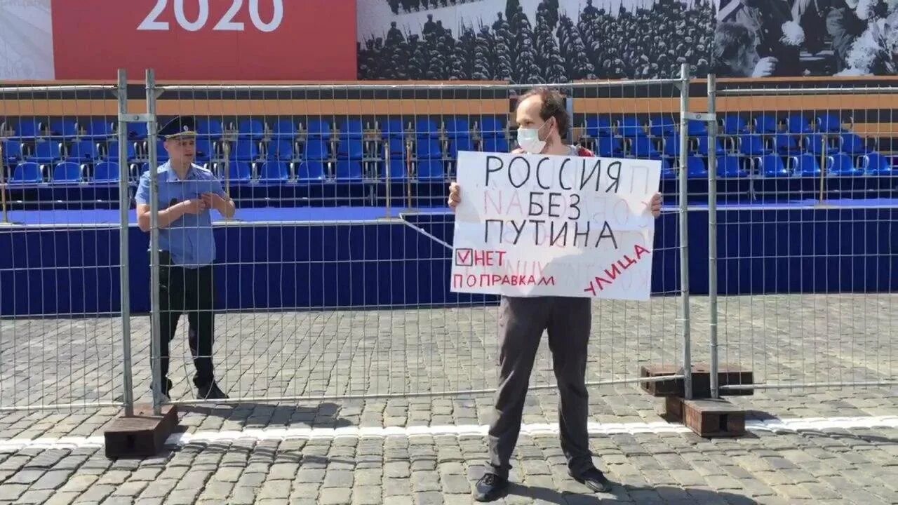 Правительство врет. Плакаты против Путина в Москве. Плакат за Путина. Протест плакат. Одиночный пикет в России.