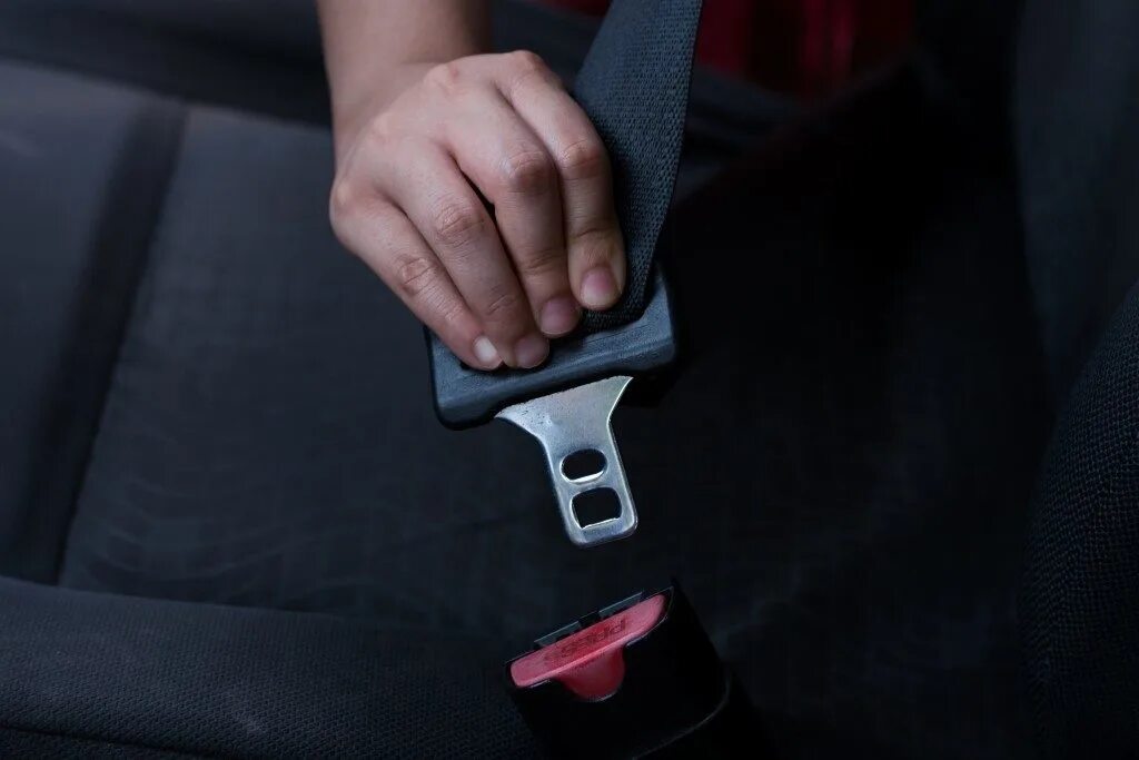 Seat Belt. Ремень безопасности в авто. Пристегнутый ремень безопасности. Ремни безопасности в автобусе.