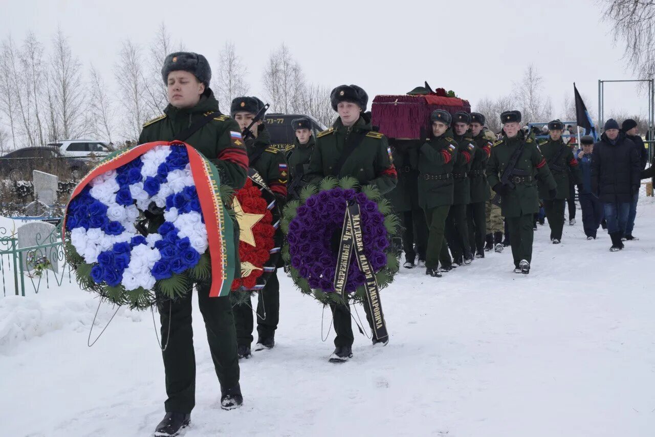 Герои россии. Мобилизованные из татарстана. 27 декабря 2022 зажжение елки егорьевск. День спасателя рф. 27 декабря день спасателя российской федерации.