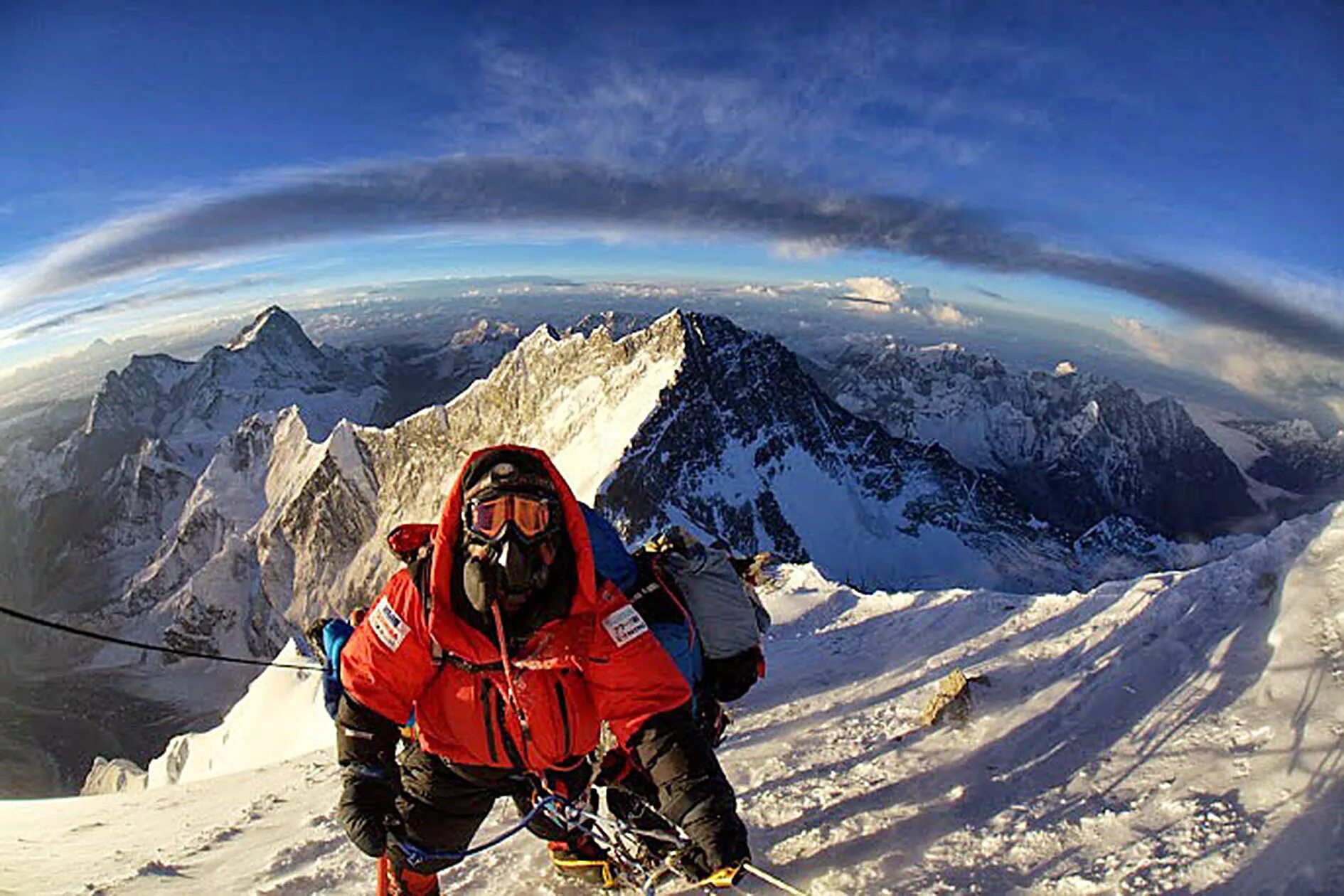 Горы выше 5000 метров. Эверест гора восхождение. Горная вершина Джомолунгма (Эверест). Ханнелоре Шматц Эверест. Шон Шварнер.