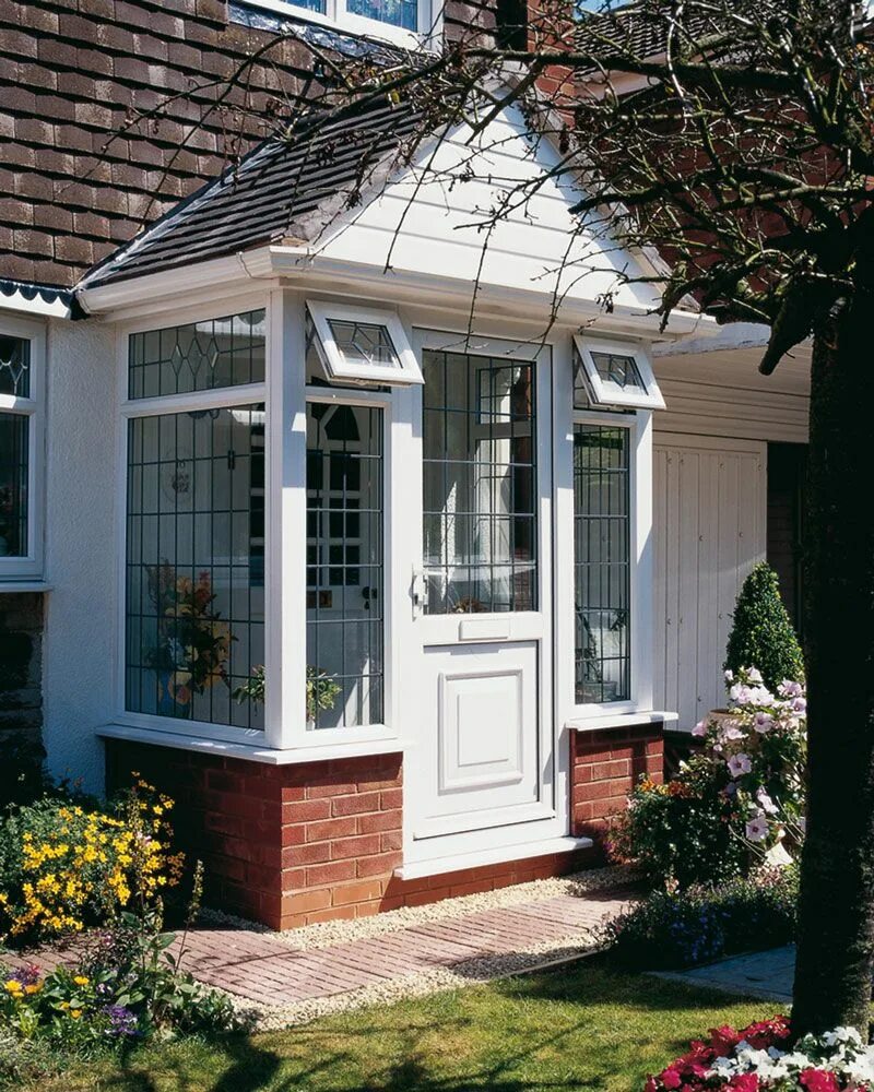 высокое крыльцо остекленное. остекление крыльца. входная группа в частный дом. входная группа для частного дома. застекленное крыльцо.