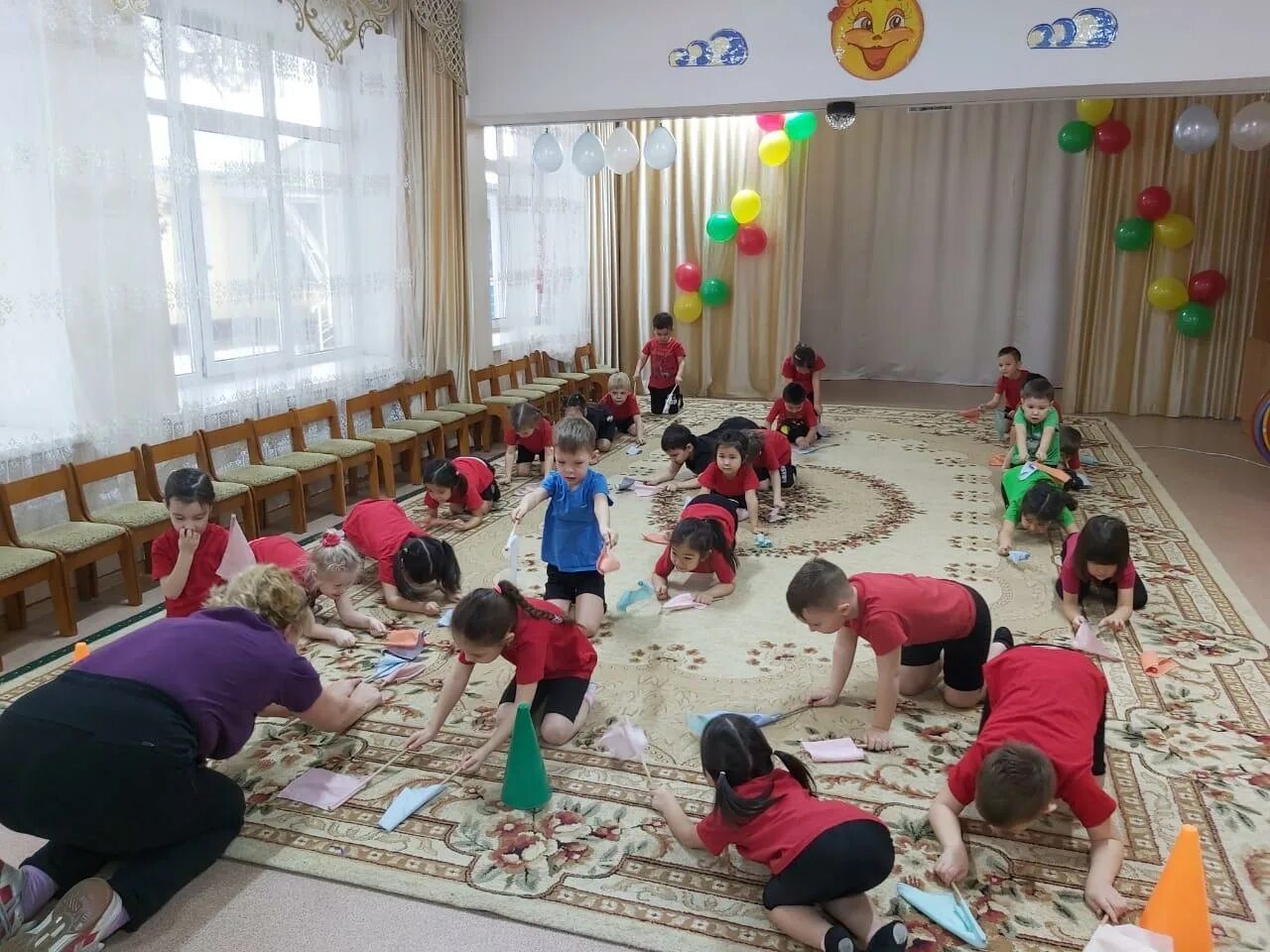 еңбектеу. дене тәрбиесі фото. дене т2рбиес3 балаба0ша. спорт балабакша. еңбектеу.