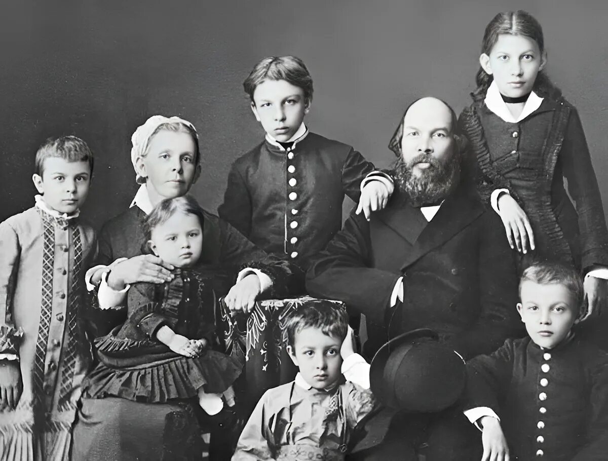Семья Ульяновых. Семья Ульяновых, 1879 год, Симбирск. Семья Ленина братья.