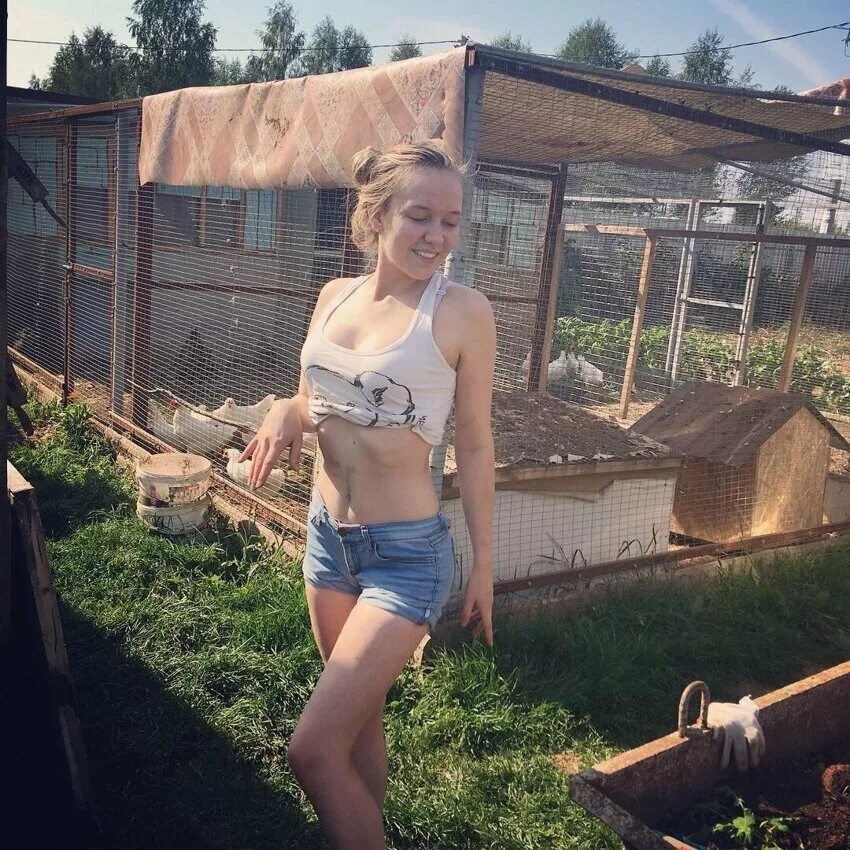 Рассказы пьяных худышек в деревне. Девушки в деревне. обычные сельские девушки. девочки подростки на даче. деревенские девчонки.