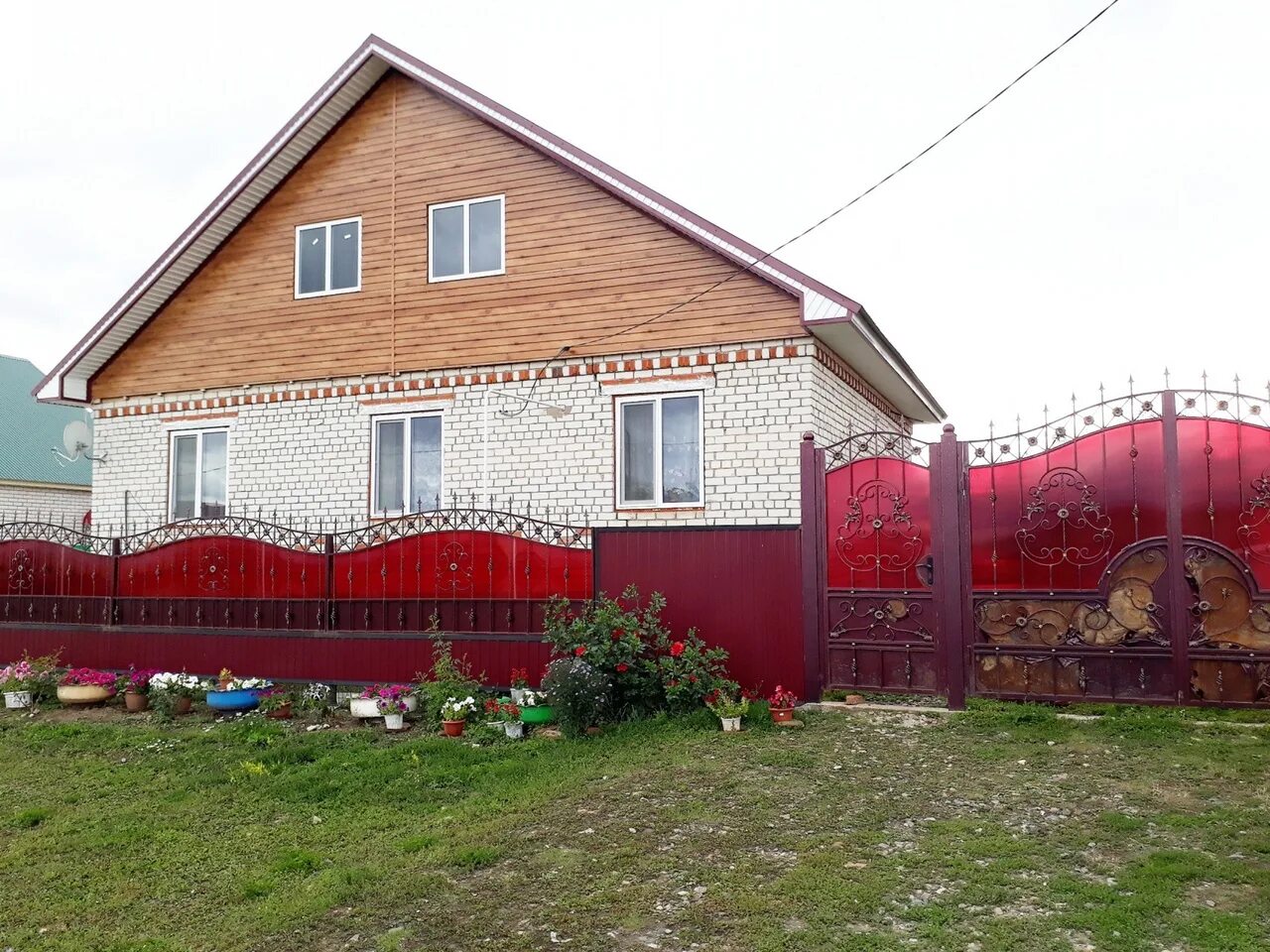 Дом в Арске. Дом Капраловой Арск. Дом в Арском районе Татарстан. Белый дом в Арске. Арск татарстан дома