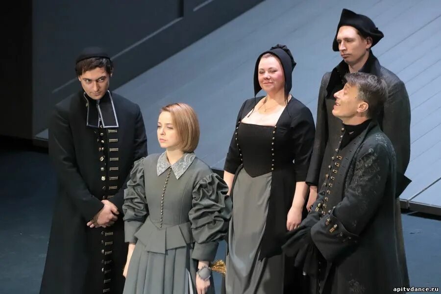 школа жен театр маяковского. школа жён спектакль театр маяковского. школа жен театр маяковского. анатолий лобоцкий школа жен. режиссер миндаугас карбаускис в театре маяковского.